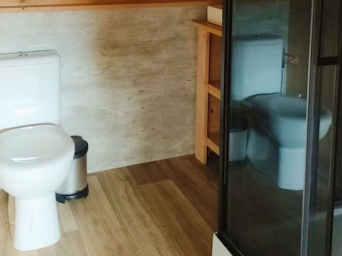 Bathroom, Nice Tent With Bathroom, Near a Recreation Area, Langedijk