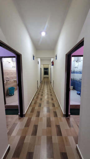 Others 3, Hotel Aashirwad, Chamoli