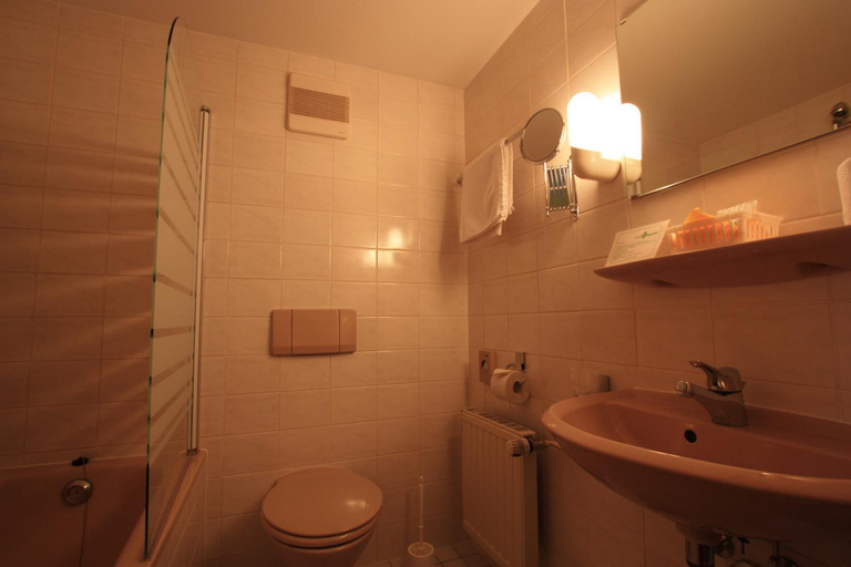 Bathroom 3, Hotel Burgerhof, Zwickau