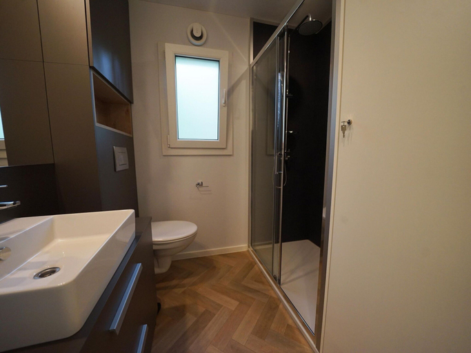 Bathroom, Nice Chalet With Dishwasher, Maastricht at 16 km, Limburg