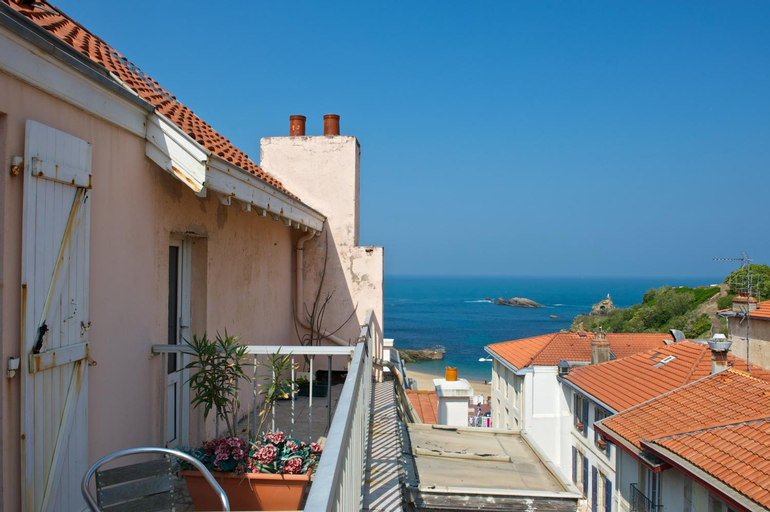 Exterior & Views 15
