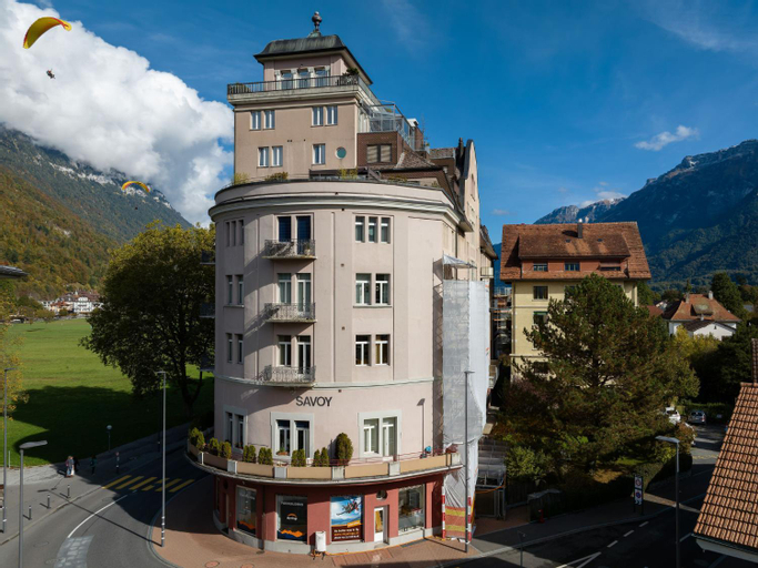 Exterior & Views