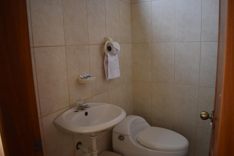 Bathroom 2, Apartments Center GSV, Isabela