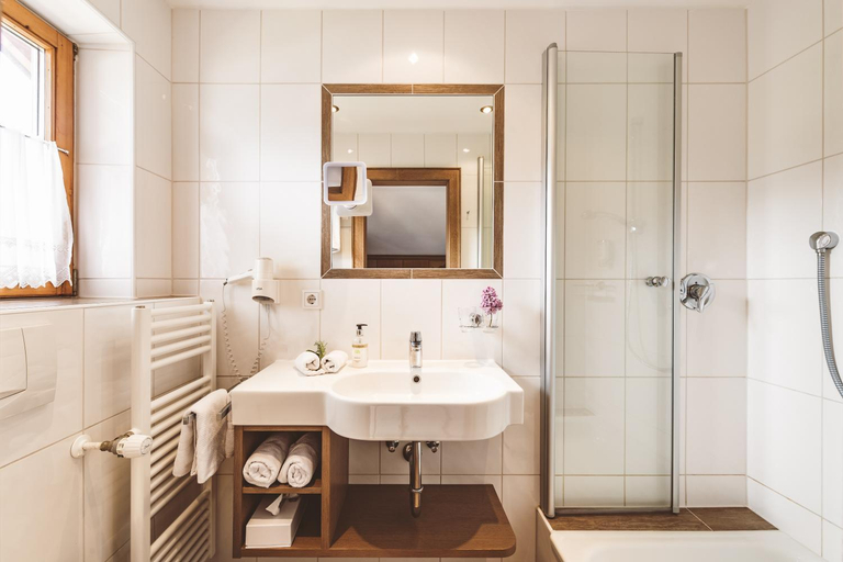 Bathroom 2, Hotel Garni Gastehaus Brand, Miesbach