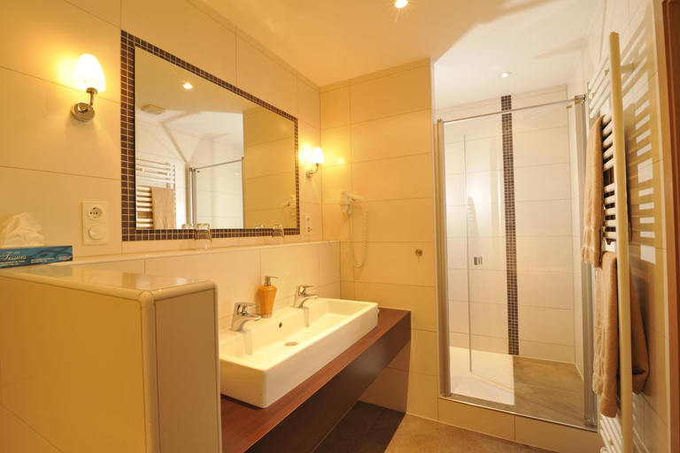 Bathroom 5, Hotel Dreimadelhaus, Minden-Lübbecke