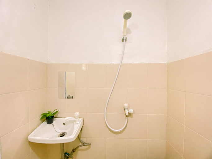 Bathroom 3, Good Choice And Comfy 2Br Apartment Green Palm Residence, West Jakarta