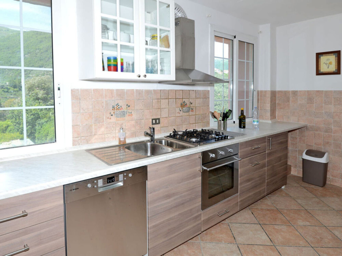 Private kitchen, Casa Oreggi Comfortable Holiday Residence, Imperia