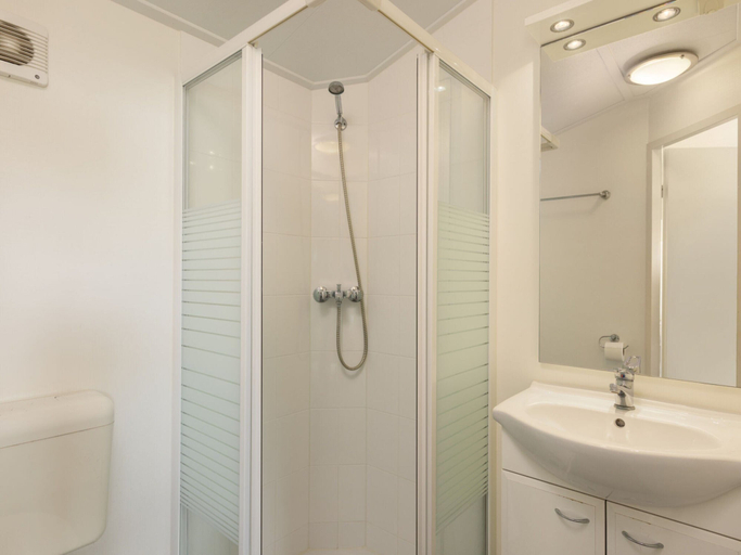 Bathroom, Chalet near Callantsoog Beach, Zijpe