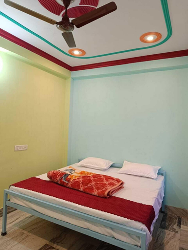 Bedroom 2, Satyam Guest House, Varanasi