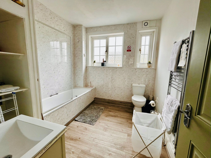 Bathroom 4, Rest Boutique Golders Green, London