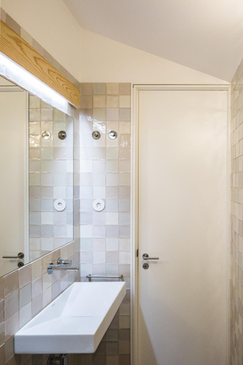 Bathroom 2, Sao Vicente 1797 Apartments, Lisbon