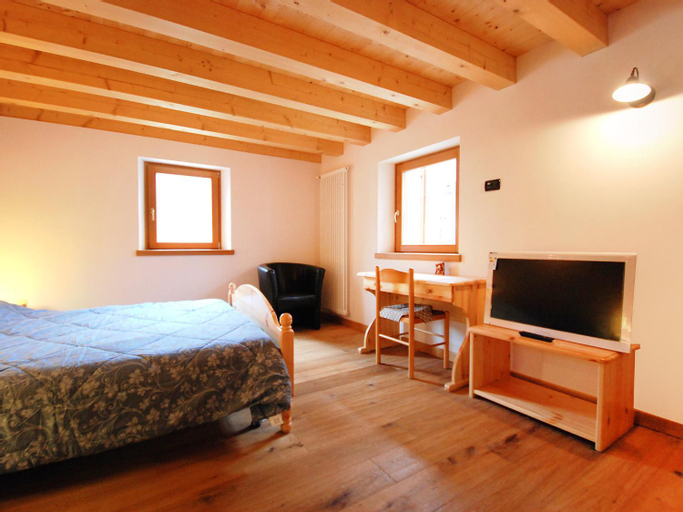 Bedroom 2, Apartment Albergo Diffuso - Cjasa de Barce-2 by Interhome, Pordenone