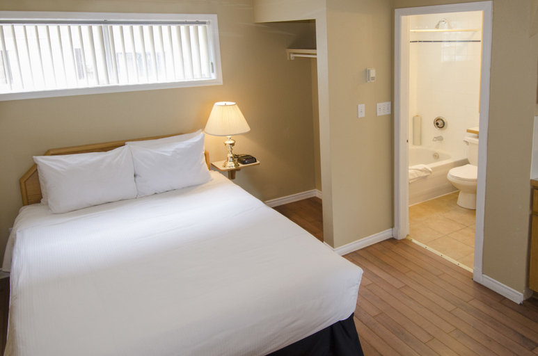 Bedroom 3, Tiki Shores Inn & Suites, Okanagan-Similkameen