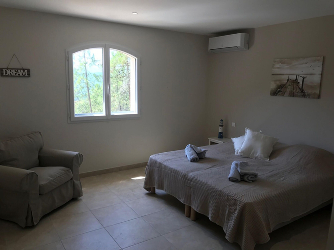 Room 5, Villa in Le Plan-de-la-tour With Pool, Var