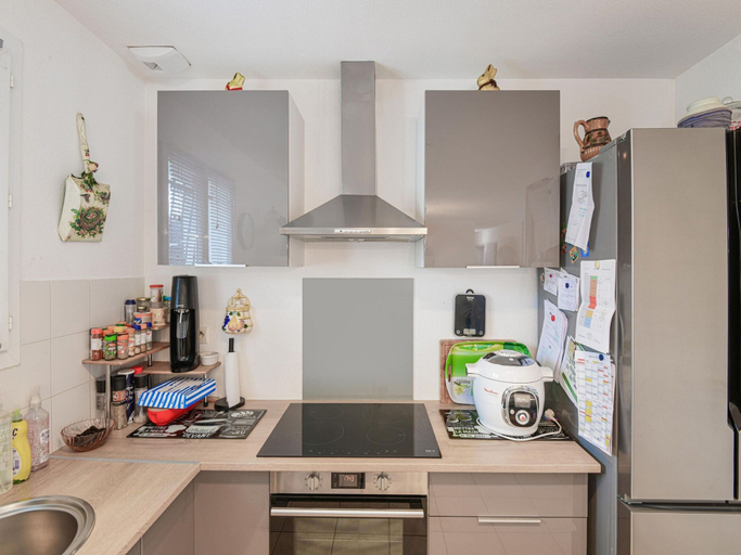 Private kitchen 4, Zen Room in a Private Home With a Swimming Pool, Gironde