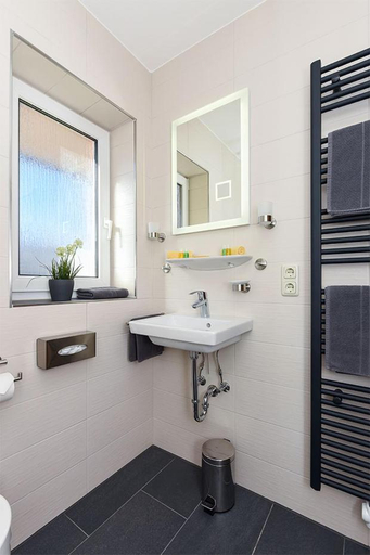 Bathroom 5, Hotel garni Haus am Meer, Wittmund