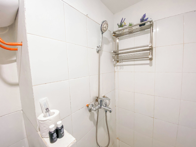 Bathroom 13