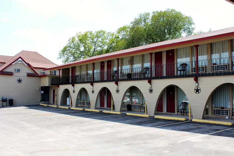 Others 4, Executive Inn Goliad, Goliad