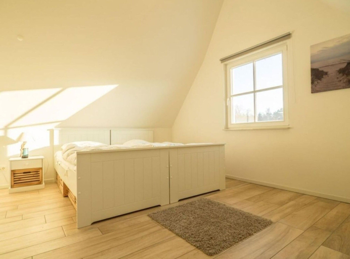 Room 5, Thatched Roof Holiday Home Dunenblick, Vorpommern-Rügen