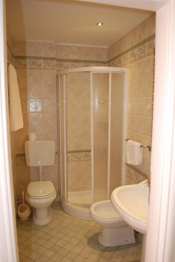 Bathroom 4, Hotel Dea, Ravenna
