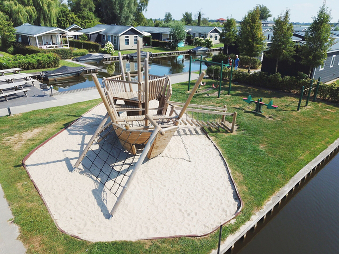 Exterior, Cozy Chalet with Sloop in Giethoorn, Steenwijkerland