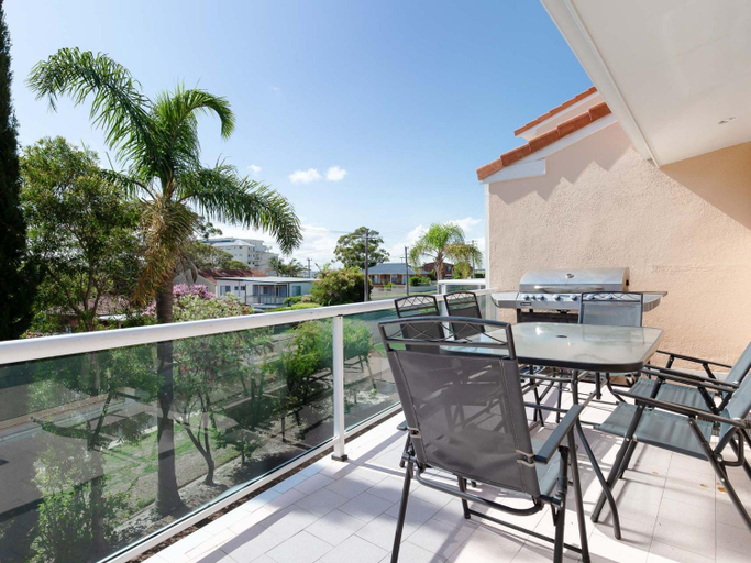 Others 4, Frangipani 3 great townhouse with air con, Port Stephens