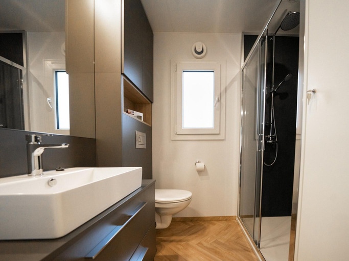 Bathroom 4, Chalet With air Conditioning on a Holiday Park, Limburg