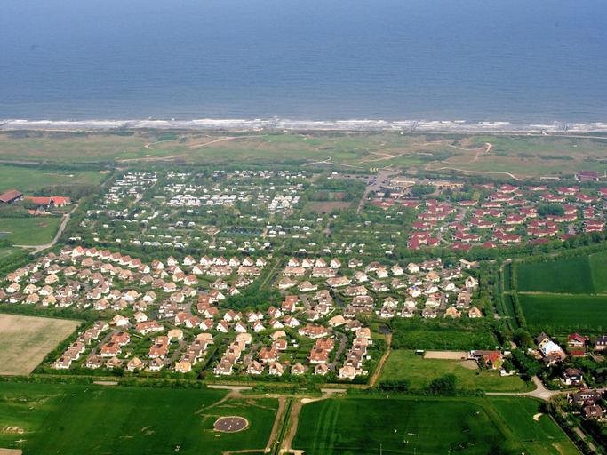 Exterior 2, Bungalow Near Dutch Beaches & Nature Trails, Veere