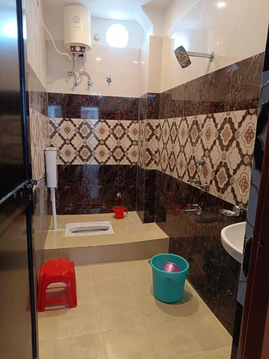Bathroom, Satyam Guest House, Varanasi