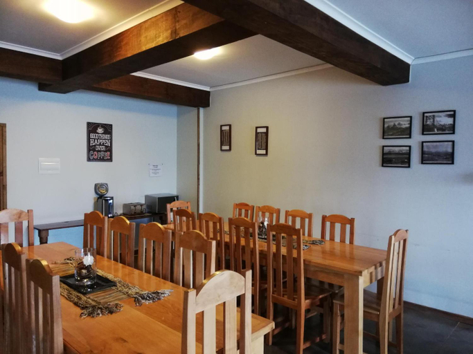 Others 4, Hostal La Base, Última Esperanza