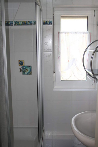 Bathroom 3, on Grimnitzsee With Lake Views, Barnim