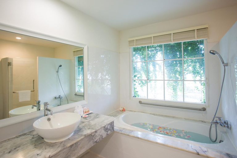 Bathroom 12