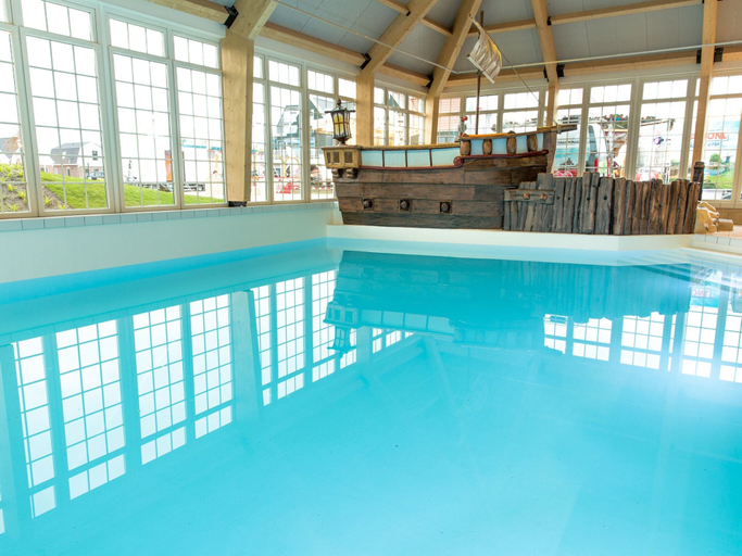 Pool, Scenic Stay by the Water, Waterland