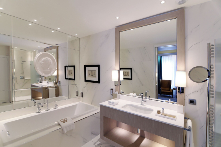 Bathroom 4, Alchimy, Tarn