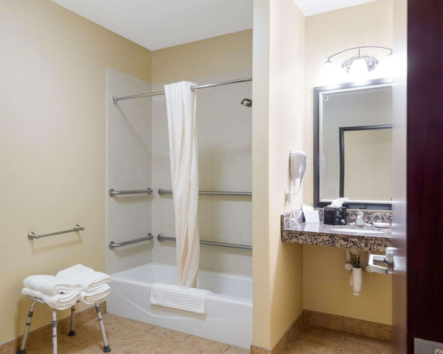 Bathroom 5, Comfort Suites Topeka Northwest, Shawnee