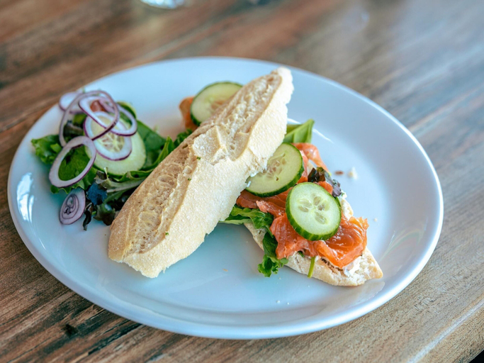 Food & Drinks 5, Waterside Chalet Escape Near Kampen, Dronten