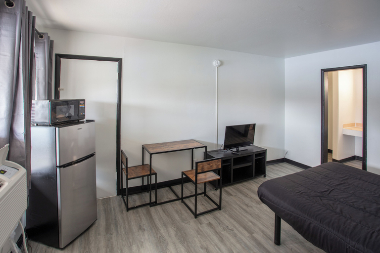 Bedroom 2, Glenstone place extended stay motel, Greene