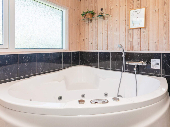 Bathroom 3, 5 Star Holiday Home in Hjorring, Hjørring