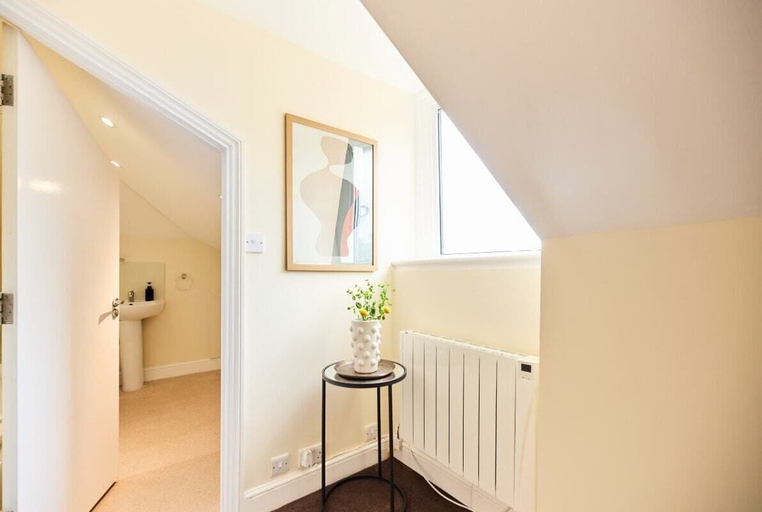 Others 5, The Peckam Gem - Serene 1bdr Flat, London