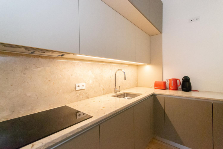 Others 3, Cosy Marques de Pombal Apartment, Lisbon