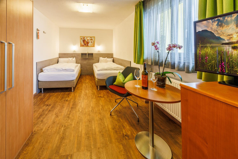 Others 3, Hotel-Restaurant Bellevue, Traunstein