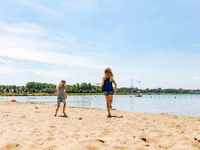 Others 4, Chalet in a Holiday Park, 18 km. From Rotterdam, Nieuwerkerk aan den IJssel