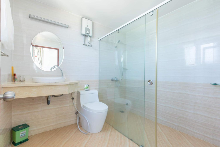 Bathroom 12