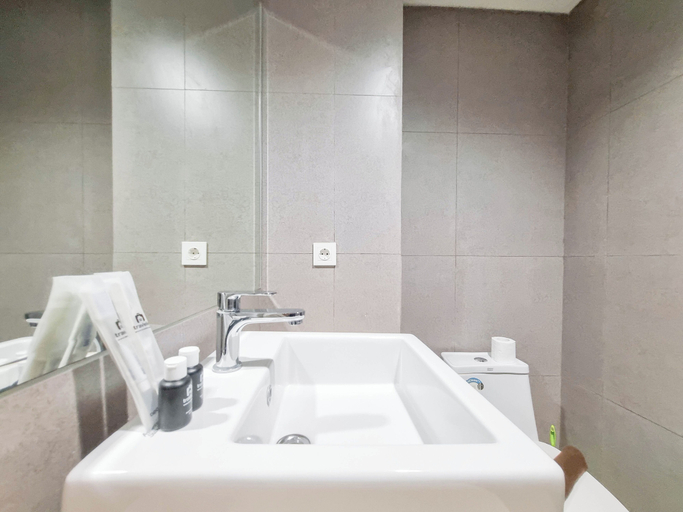 Bathroom 3, Good And Comfort Stay Studio Patraland Amarta Apartment, Sleman