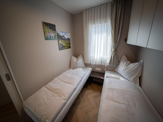 Room 4, Alluring Chalet in Presseggen With Terrace, Hermagor