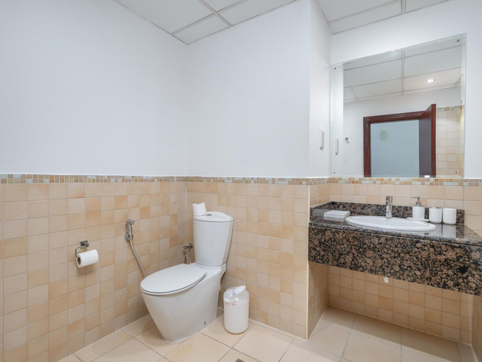 Bathroom 5, 3BR Boutique Apt Near JBR Beach by Belvilla, Dubai