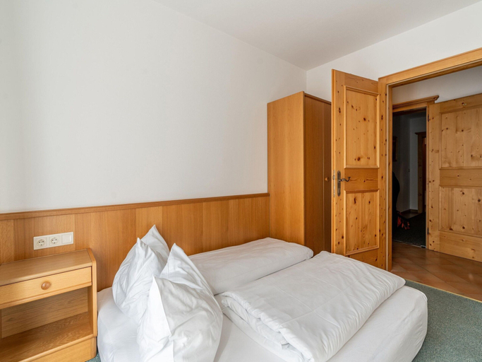Room 5, Apartment in Mittersill Near Ski Slopes, Zell am See