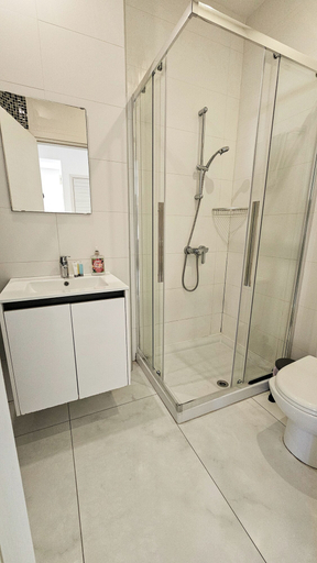 Bathroom, Mimi's Sunny Beach Apartment, Larnaca