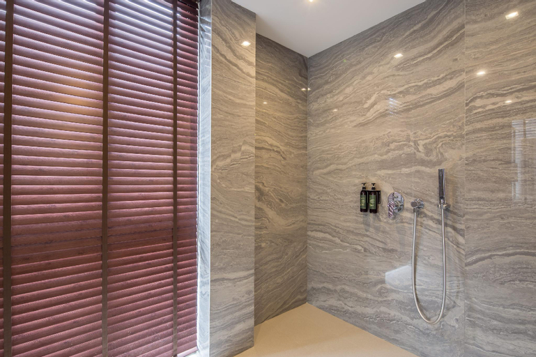 Bathroom 19