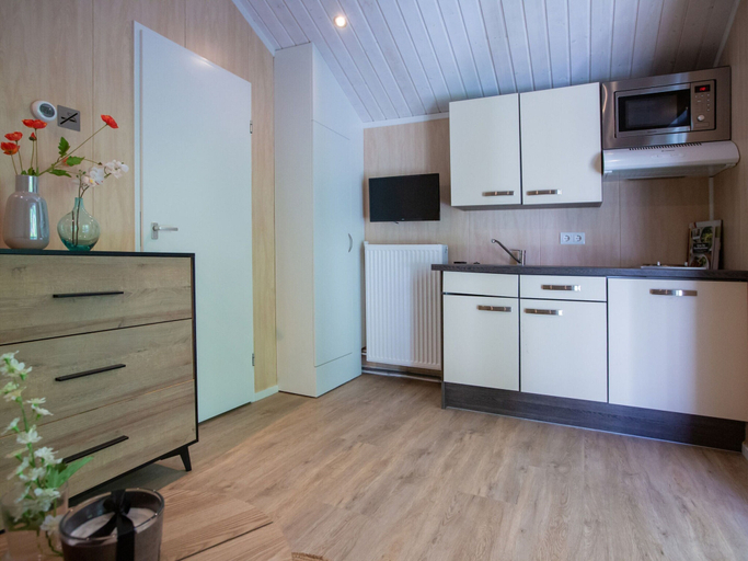 Private kitchen, Tiny House in Brabant With Cozy Terrace, Oirschot